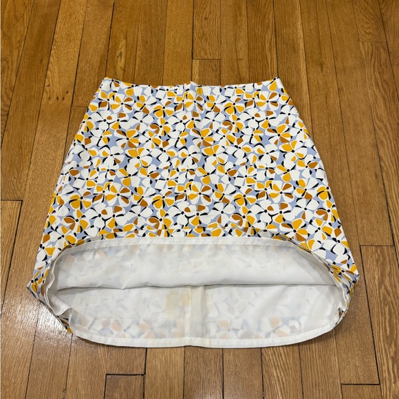 Ann Taylor Factory Yellow and White Patterned Pencil Skirt - Picture 2 of 6